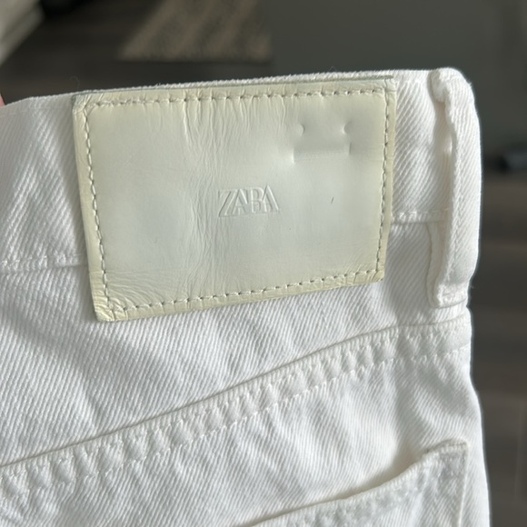 Zara Button Fly High Rise Raw Distressed Hem Straight Leg White Jeans Size 4 - Picture 9 of 13